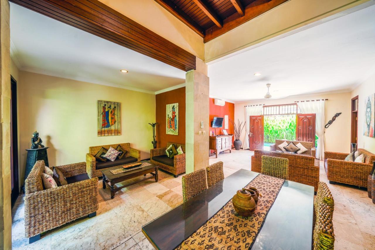 De Cinta Villa - Kuta - 5 Bedrooms - Heart Of Kuta Exterior photo
